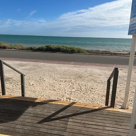 Oceanside Village Денем Экстерьер фото