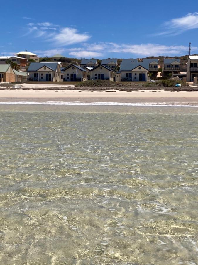 Oceanside Village Денем Экстерьер фото