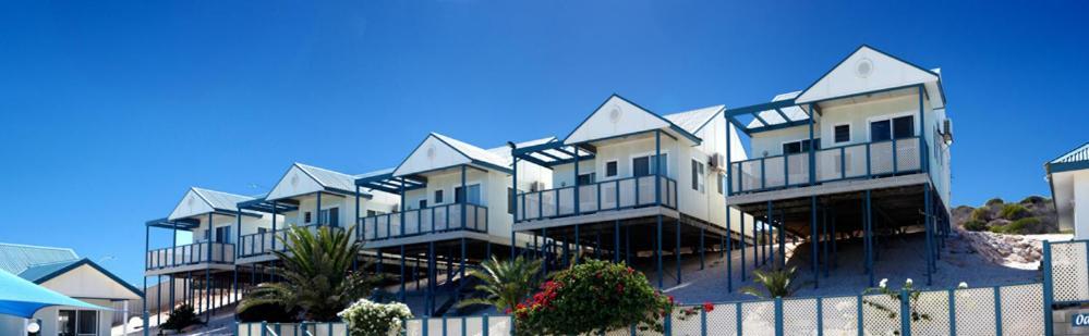 Oceanside Village Денем Экстерьер фото
