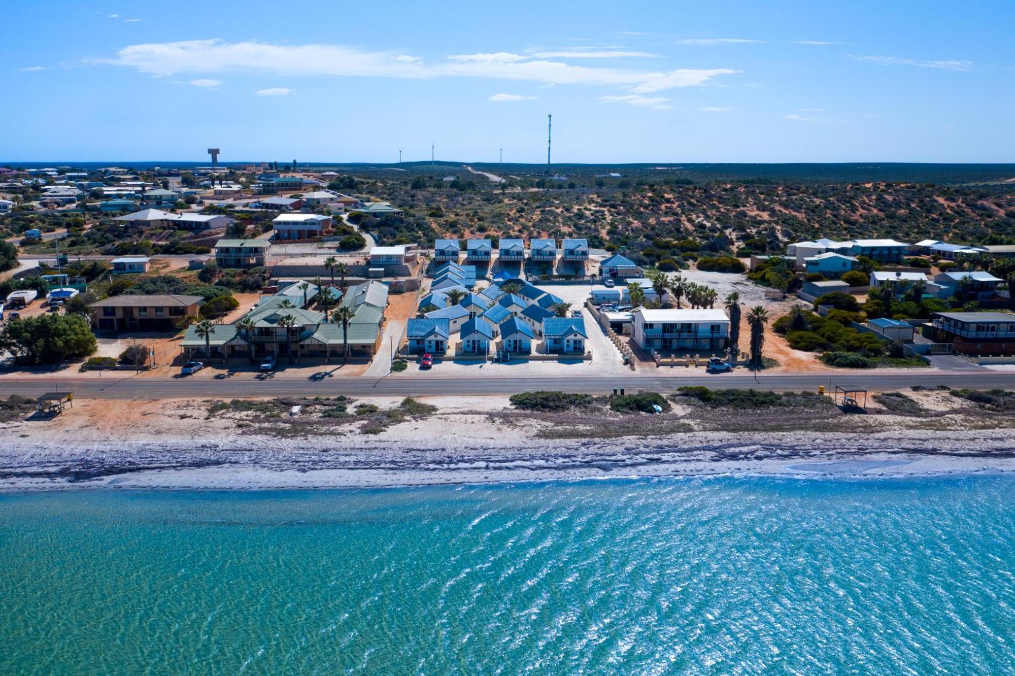 Oceanside Village Денем Экстерьер фото