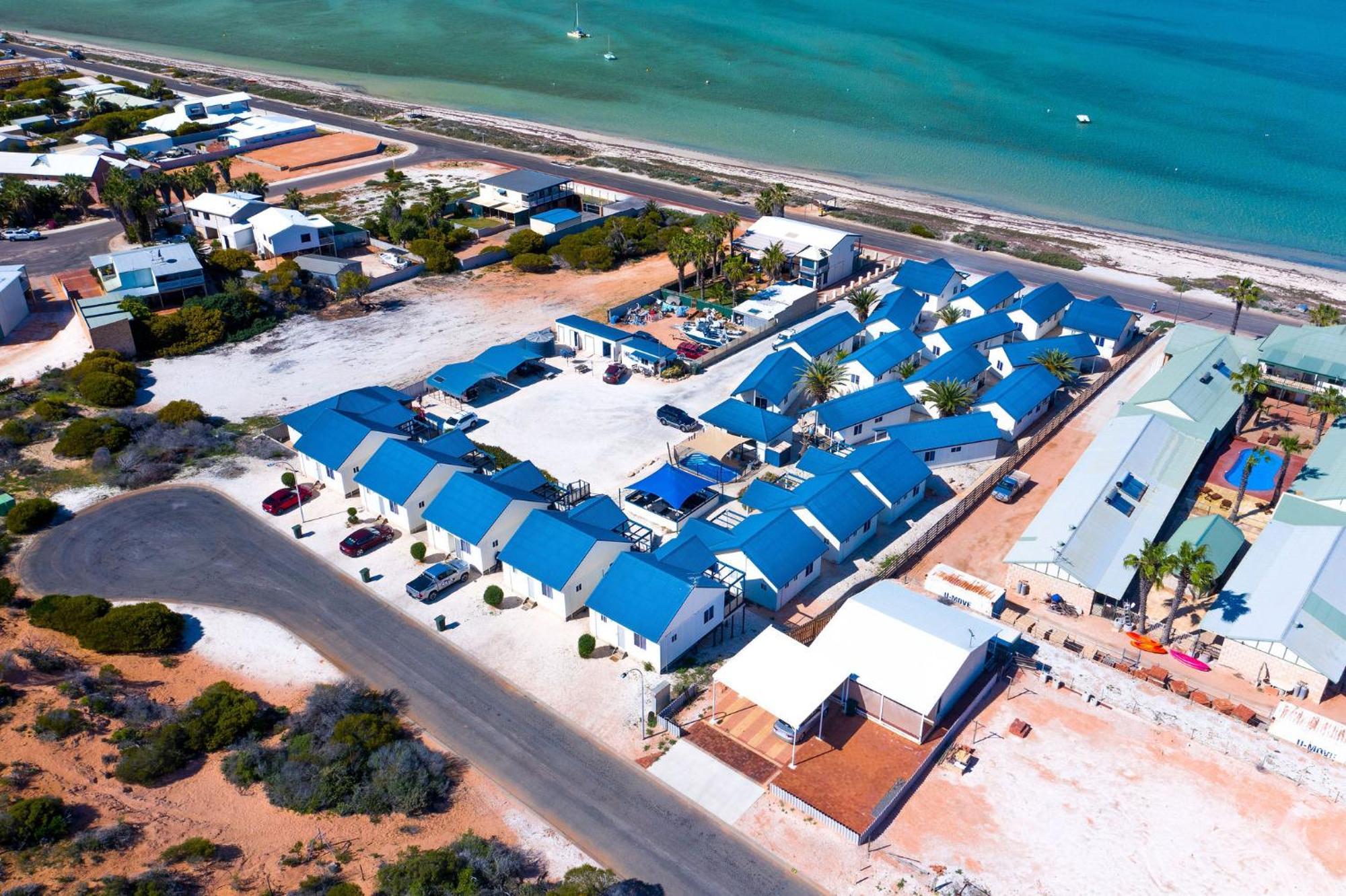 Oceanside Village Денем Экстерьер фото