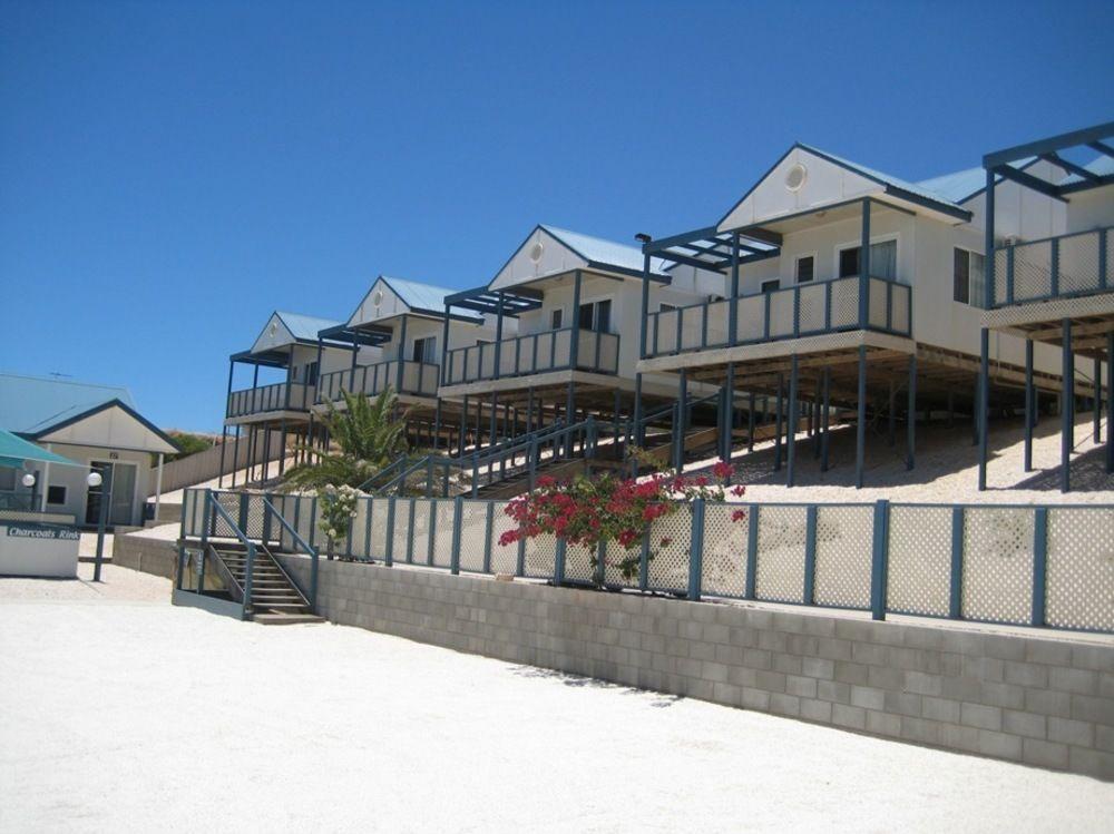 Oceanside Village Денем Экстерьер фото
