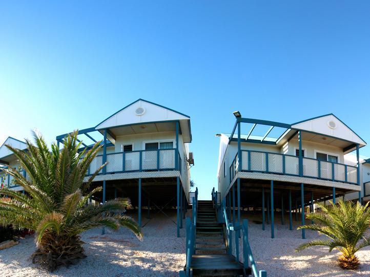 Oceanside Village Денем Экстерьер фото